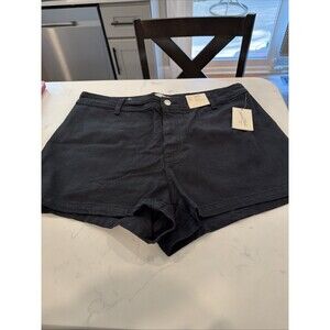 NWT Women's Universal Thread Size 17 Black High-Rise Slim Leg Sailor Shorts